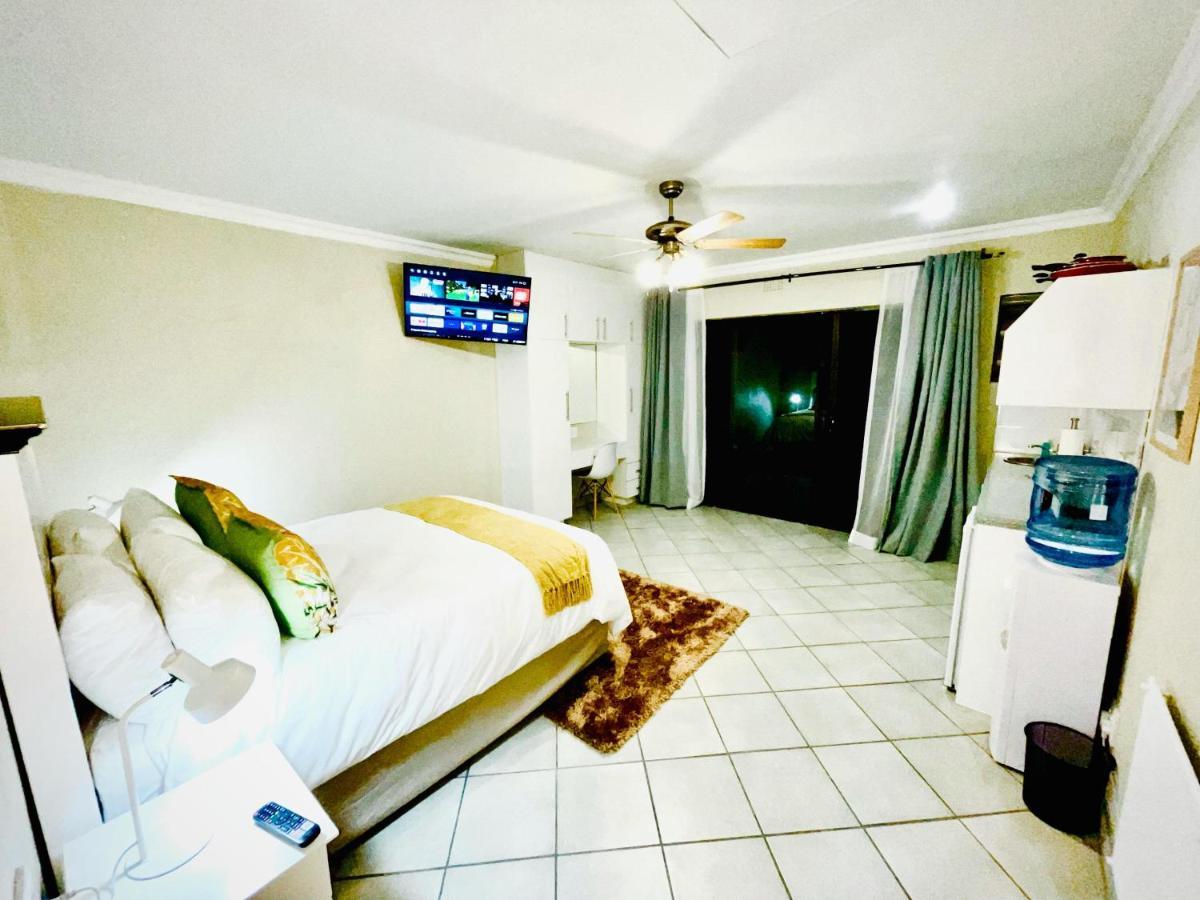 C&C Hotel Vibes Randpark Ridge Jhb 14 Units Available ランドバーグ エクステリア 写真
